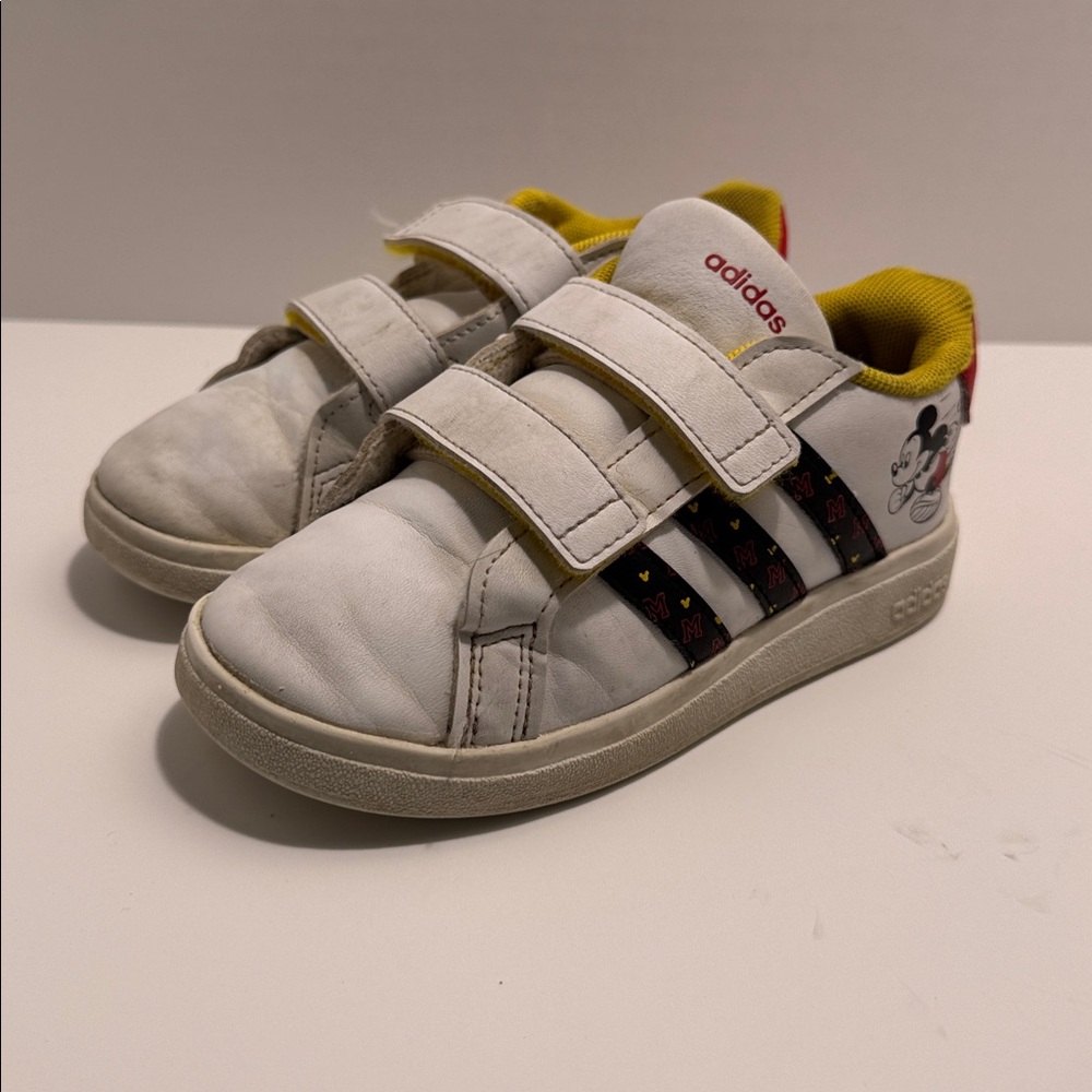 Adidas Disney Mickey Mouse Toddler White and Yellow Sneakers size 6k